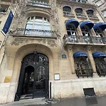 Contemporary Apartment 150 Meters From Place Victor Hugo Paris 16